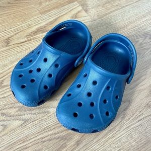 Navy blue little kid’s crocs size 6/7